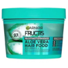 Un flacon bleu sarcelle de soin capillaire Garnier Fructis à l'Aloe Vera avec vitamines C, E et F. Ce produit est étiqueté pour les cheveux normaux à secs, végétalien et biodégradable. Il revendique 97 % d'ingrédients naturels et promet une hydratation intense. Dakar