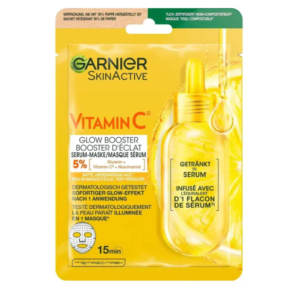 L'image montre un paquet de Garnier SkinActive Glow Booster Serum-Mask avec vitamine C. L'emballage est jaune avec un texte mettant en évidence 5 % de vitamine C + niacinamide et prétend montrer des résultats en 15 minutes. Dakar