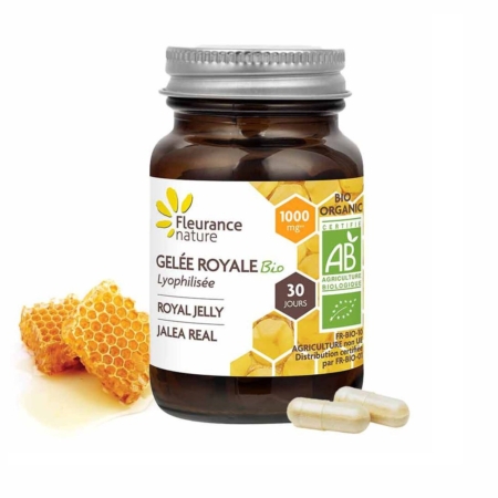 Aux côtés de deux capsules blanches et d'un nid d'abeille, un flacon marron étiqueté « Fleurance Nature Gelée royale Bio lyophilisée 30 gélules », certifié bio et dosé à 1000 mg, complète la gamme Fleurance Nature Oméga 3 pour un bien-être holistique. Dakar