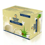 Boîte de savon exfoliant Genskin à l'aloe vera et au beurre de karité. L'emballage présente des images de feuilles d'aloe vera et de noix de karité, ainsi qu'un texte en français. La boîte est présentée de biais, offrant une vue de face et de profil. Dakar