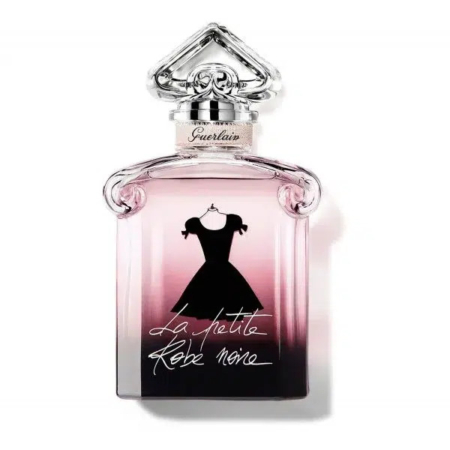 Un flacon de parfum aux reflets roses et à la silhouette noire d'une robe. Le bouchon est argenté et orné, et l'étiquette porte l'inscription « La petite robe noire » en lettres cursives. Le fond est blanc uni. Dakar