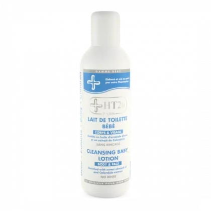 Un flacon blanc de Lotion Nettoyante Bébé HT26, étiqueté en français et en anglais. Conçu pour le corps et le visage, il est enrichi en huile d'amande douce et sa formule est sans rinçage. Le flacon est étroit et doté d'un bouchon blanc. Dakar