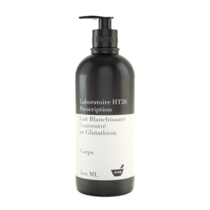 Le Lait Blanchissant au Glutathion HT26 500 ml est un élégant flacon noir et blanc avec un bouchon pompe. Dakar