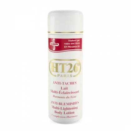 Un flacon blanc de lotion HT26 Paris, aux touches de rouge et d'or. L'étiquette porte l'inscription « Lotion Corps Multi-Éclaircissante Anti-Imperfections » et la mention « Conçu par votre Docteur en Pharmacie », gage de l'expertise de la formule. Dakar