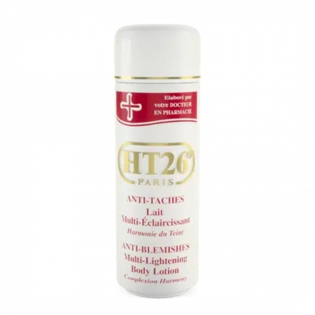 Un flacon blanc de lotion HT26 Paris, aux touches de rouge et d'or. L'étiquette porte l'inscription « Lotion Corps Multi-Éclaircissante Anti-Imperfections » et la mention « Conçu par votre Docteur en Pharmacie », gage de l'expertise de la formule. Dakar