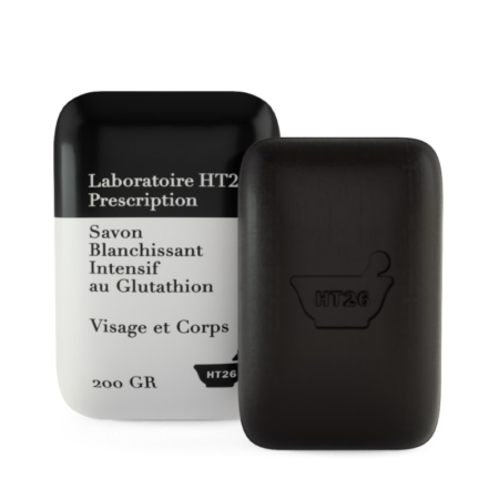 L'image montre deux pains de savon : un noir avec un logo et un autre étiqueté « HT26 Savon Blanchissant Au Glutathion », décrit comme un savon blanchissant intensif pour le visage et le corps, pesant 200 grammes. Dakar