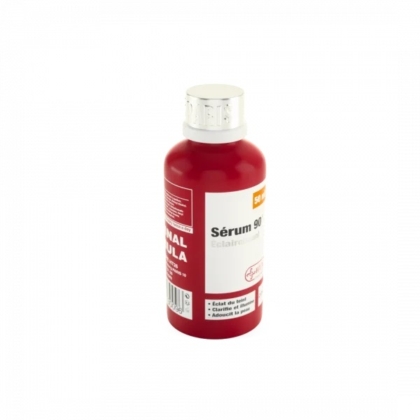 Un flacon rouge de « Sérum 90 » avec un bouchon blanc. L'étiquette indique son utilisation pour éclaircir la peau. Le flacon, de petite taille et rond, arbore un design blanc et rouge. Dakar
