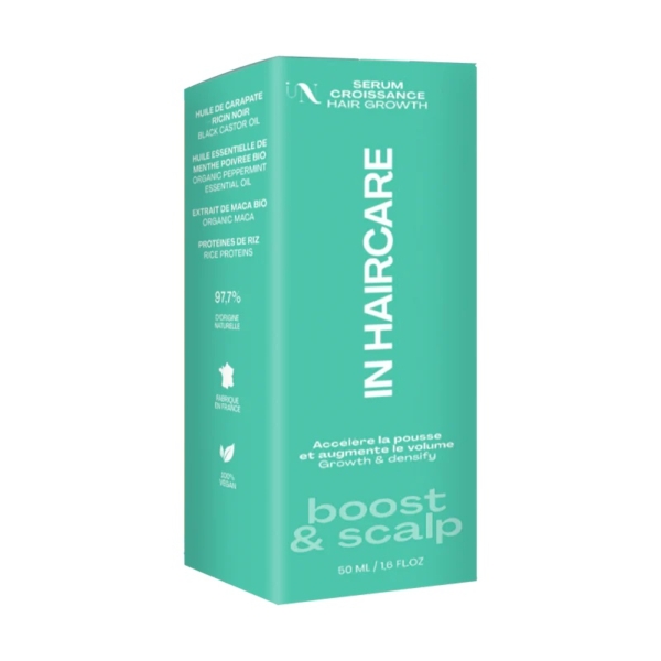 Coffret vert du sérum « In Haircare » pour la croissance des cheveux. Le texte met en valeur des ingrédients comme l'huile de ricin noir, les protéines et la menthe poivrée. Il revendique un effet volumisant. Contient 50 ml (1,6 fl oz). Symboles éco-responsables et mention « 97,7 % » d'origine naturelle. Dakar
