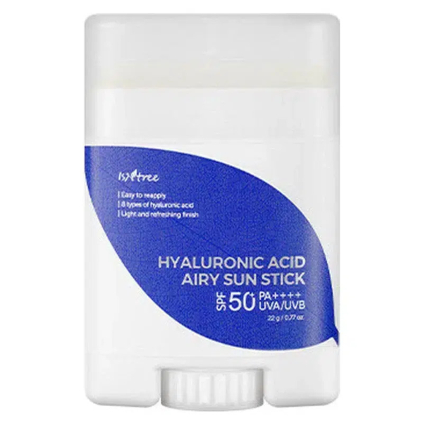 Stick solaire cylindrique avec une étiquette bleue et blanche indiquant « Acide Hyaluronique Stick Solaire Aérien SPF 50+ PA++++ UVA/UVB » en blanc. L'emballage inclut des mentions telles que « facile à réappliquer » et « 18 types d'acide hyaluronique ». Dakar