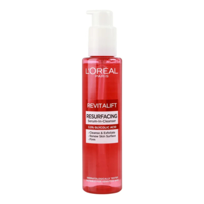 Un flacon rouge de sérum nettoyant resurfaçant Revitalift de L'Oréal Paris, avec une pompe blanche. Contient 3,5 % d'acide glycolique et est conçu pour nettoyer, exfolier, renouveler la surface de la peau et la raffermir. Convient aux peaux sensibles et testé dermatologiquement. Dakar