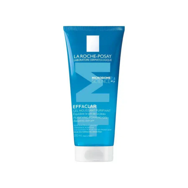 Tube bleu et blanc de Gel Moussant Purifiant Effaclar de La Roche-Posay. Le texte met en avant ses propriétés équilibrantes et sa science du microbiome. Le tube est posé debout sur un fond blanc uni. Dakar