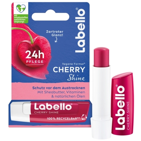 Le baume à lèvres Labello Cherry Shine, appelé Labello Cherry Shine Baume à Lèvres Hydratant Fraise 4,8 g, est présenté dans un tube rouge vif avec un baume visible. Il met en valeur « 24h Pflege », une formule vegan, du beurre de karité nourrissant et des vitamines, et arbore un motif cerise qui reflète son attrait fruité. Dakar