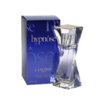 Un flacon de 30 ml de l'Eau de Parfum Hypnôse de Lancôme est présenté. Élégant et géométrique, ce flacon renferme un liquide violet. Il est présenté à côté de son emballage bleu assorti, sur lequel figurent le nom de la marque et les informations produit. Dakar