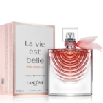 Le flacon La Vie Est Belle Iris Absolu Eau de Parfum Femme 50 ml de Lancôme présente un liquide dégradé rose doux et un ruban décoratif, associé à son coffret rose et blanc assorti, reflétant l'élégance et le charme de Lancôme. Dakar