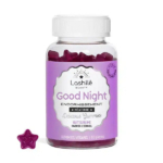 Un pot de bonbons Lashilé Beauty Good Night avec une étiquette violette portant les inscriptions « Mélatonine » et « Délicieux bonbons ». Un bonbon en forme d'étoile est visible à côté du pot. L'étiquette est en anglais et en français. Dakar