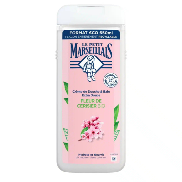Un flacon de crème douche Le Petit Marseillais, étiqueté « Crème de Douche & Bain Extra Douce » et portant la mention « Fleur de Cerisier Bio ». Le flacon est blanc avec une étiquette rose ornée de fleurs de cerisier. D'une contenance de 650 ml, il est certifié écologique et recyclable. Dakar