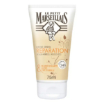 Un tube de crème mains Le Petit Marseillais pour réparer les peaux abîmées et sèches. Ce produit de 75 ml contient du beurre de karité, de l'aloe vera et de la cire d'abeille, pour un confort 24h/24. Son emballage arbore un logo avec une silhouette stylisée. Dakar