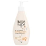 Un flacon de lotion hydratante Le Petit Marseillais. L'étiquette indique « Lait Soin Hydratant Réparation » pour peaux sèches et abîmées, à base de beurre de karité, d'aloe vera et de cire d'abeille. De couleur crème, il est muni d'un flacon pompe. Dakar