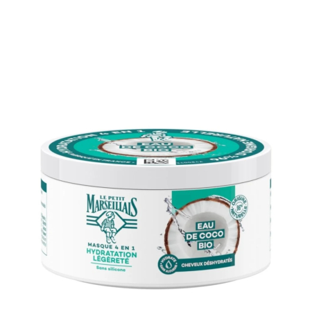 Un pot blanc et vert contenant le masque capillaire 4 en 1 « Le Petit Marseillais ». L'étiquette arbore une image de noix de coco et un texte indiquant qu'il s'agit d'une eau de coco bio pour cheveux déshydratés, soulignant ainsi l'hydratation et la légèreté de la chevelure. Dakar