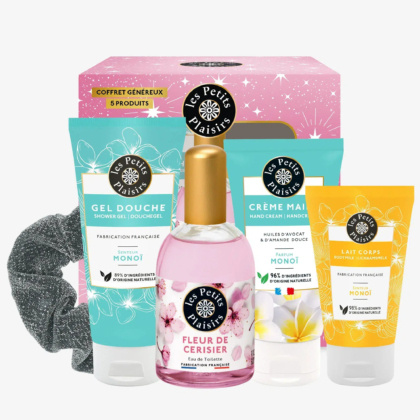 Coffret cadeau Les Petits Plaisirs comprenant un gel douche, une crème pour les mains, un lait pour le corps et une eau de toilette. L'emballage est orné de motifs floraux. Un chouchou gris est également inclus. Les produits privilégient les ingrédients naturels. Dakar