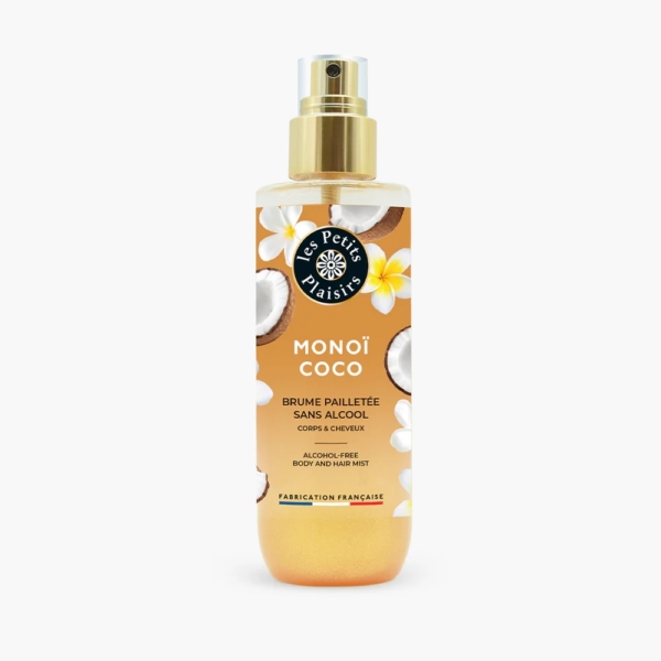 Un flacon spray de 200 ml de brume corps et cheveux Les Petits Plaisirs Brume Pailletée Monoï Coco, doté d'un flacon doré avec des noix de coco et des fleurs blanches, d'un bouchon transparent, sans alcool et fabriqué en France. Dakar