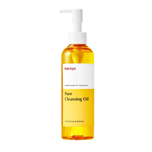 Un flacon orange transparent d'huile nettoyante pure Manyo avec une pompe blanche. L'étiquette porte les inscriptions « Une faim infinie d'ingrédients » et « Nourrissant et rafraîchissant ». Le design est minimaliste, avec une étiquette blanche et jaune. Dakar