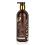 Un flacon brun foncé de Lait Corporel Intense Active Exclusive de Makari. Sa pompe et son texte dorés évoquent un effet tonifiant et une force maximale. Le flacon fait 500 ml. Dakar