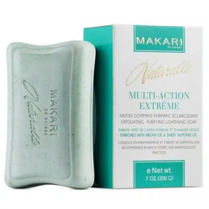 Un pain de savon exfoliant, purifiant et éclaircissant Makari Naturalle Multi-Action Extreme est présenté. Il est vert clair et se trouve dans son emballage blanc et bleu sarcelle. Il pèse 200 g. Dakar