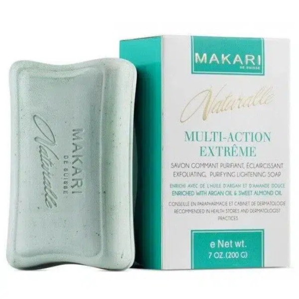 Un pain de savon exfoliant, purifiant et éclaircissant Makari Naturalle Multi-Action Extreme est présenté. Il est vert clair et se trouve dans son emballage blanc et bleu sarcelle. Il pèse 200 g. Dakar