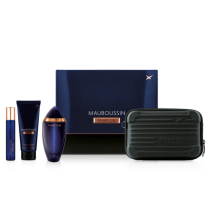 Coffret cadeau Mauboussin Private Club comprenant un flacon de parfum bleu foncé, un tube de lotion, un petit vaporisateur cylindrique et une pochette zippée noire, présentés devant une boîte bleu foncé et noire. Dakar