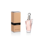 Un flacon de parfum au liquide rose pâle, présenté dans un coffret beige et noir portant l'inscription « Mauboussin Pour Elle ». Le flacon est doté d'un bouchon argenté surmonté d'un anneau. Dakar