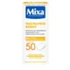 La Crème de Soin Mixa SPF50 Niacinamide Bright Anti Taches 50 ml est une crème protectrice pour peaux sèches, dotée d'un SPF 50. Elle est enrichie en glycérine (9 %), niacinamide et vitamine E. Le texte sur sa boîte blanche et jaune est en allemand et en français. Dakar