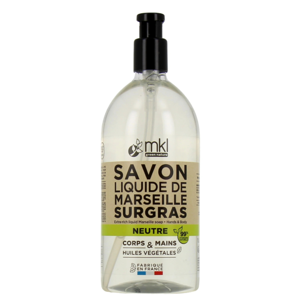 Flacon pompe en plastique transparent de Savon Liquide de Marseille Surgras MKL Green Nature. L'étiquette en français inclut les mentions « Neutre » et « Corps et Mains ». Contient des huiles végétales et est fabriqué en France. Dakar
