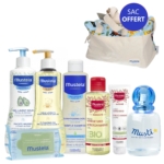 Collage de produits de soins pour bébé Mustela : gel lavant, huile lavante, shampoing doux, crème anti-vergetures et flacon de parfum. Un sac Mustela est visible en arrière-plan. Dakar