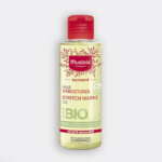 Un flacon d'Huile Vergetures Mustela avec un bouchon rouge. L'étiquette est jaune pâle avec un texte rouge et vert, ainsi qu'une certification bio et un motif de feuilles autour du nom de la marque. Convient aux femmes enceintes. Dakar