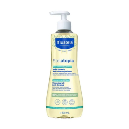 Flacon pompe de 500 ml d'Huile Lavante Mustela Stelatopia. Transparent, il est doté d'une pompe blanche et d'une étiquette verte et bleue avec inscriptions en français et en anglais. Conçu pour les peaux très sèches et sujettes à l'eczéma, ce produit revendique 98 % d'ingrédients d'origine naturelle. Dakar