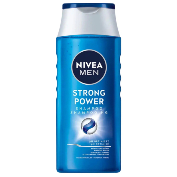 Flacon bleu de shampoing Nivea Men Strong Power, orné d'un motif ondulé et d'un motif tourbillonnant. Inscription : « Shampooing Strong Power au pH optimisé ». Dakar