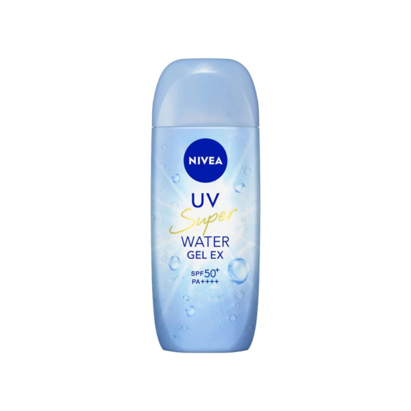 Flacon bleu de Nivea UV Super Water Gel EX avec SPF 50+ PA+++. L'étiquette présente des bulles et un texte bleu sur fond blanc. Dakar