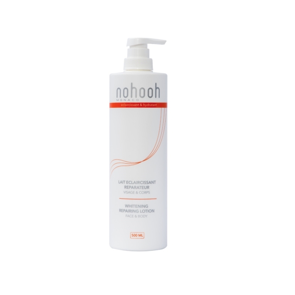 Le « Nohooh Lait Éclaircissant Réparateur Visage et Corps 500 ml » est un flacon blanc avec pompe, étiqueté en français et en anglais. Il porte les mentions « Visage & Corps » et « 500 ML », avec des lignes courbes rouges et orange, similaire au Lait multi-éclaircissant HT26 500 ml. Dakar