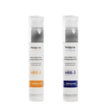Deux flacons blancs avec pompe, étiquetés « Nubiance HRB-3 ». À gauche, des touches orange pour la crème de jour ; à droite, des touches bleues pour la crème de nuit. Le texte indique qu'il s'agit de produits de soin pour corriger l'hyperpigmentation. Dakar