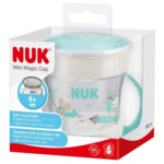 Une tasse NUK Mini Magic Cup dans son emballage, avec un couvercle à 360° pour boire sans renverser. Décorée de souris de dessin animé, elle convient aux enfants de 6 mois et plus. Dotée de poignées ergonomiques, elle a une capacité de 160 ml. L'emballage transparent permet de voir le contenu. Dakar