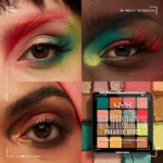 Gros plan sur trois yeux arborant des fards à paupières vibrants dans des tons rouge, bleu, vert, rose et doré. La palette de fards à paupières NYX Ultimate Paradise Shock est présentée en bas à droite. L'inscription « Retouches maquillage interdites » est affichée. Dakar