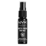 Un flacon noir de NYX Professional Makeup Spray Fixateur de Maquillage - Matifiant - Anti-Brillance avec un embout pulvérisateur offre un fini mat, une tenue de 16 heures dans un format compact de 18 ml (0,60 fl oz). Dakar