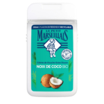 Un flacon de 250 ml de crème douche Le Petit Marseillais. L'emballage arbore un logo bleu avec une image et un texte en français. Il met en valeur « Noix de Coco Bio » avec des images de noix de coco, ainsi que la mention « 92 % Origine Naturelle » et un flacon recyclable. Dakar