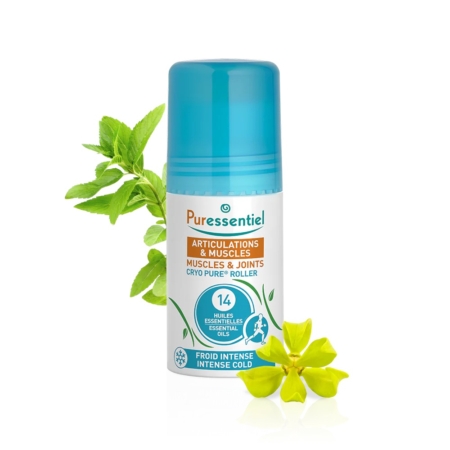 Un flacon roller Puressentiel Cryo Pure bleu et blanc, orné d'une étiquette à motif de feuilles vertes. Ce produit pour les muscles et les articulations contient 14 huiles essentielles. Des feuilles vertes sont disposées à côté et en dessous du flacon, sur fond blanc. Dakar