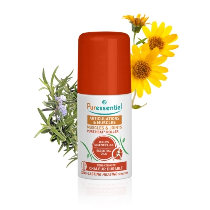 Un roller Puressentiel Muscles & Articulations au capuchon rouge est présenté aux côtés de brins de romarin et d'une fleur jaune. Son emballage met en valeur ses huiles essentielles et sa sensation de chaleur longue durée pour un soulagement optimal. Dakar