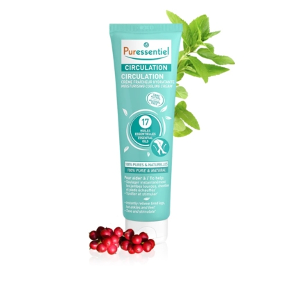 Tube turquoise de crème hydratante rafraîchissante Puressentiel Circulation aux baies de canneberge et aux feuilles de menthe. Cette crème contient 17 huiles essentielles et revitalise les jambes fatiguées. Texte sur le tube en anglais et en français. Dakar