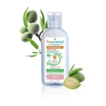 Un flacon de Gel Purifiant Antibactérien Puressentiel (80 ml) est présenté sur fond blanc. Il arbore des motifs d'amande et de feuilles vertes, mettant en valeur ses ingrédients naturels. L'étiquette souligne son adéquation aux peaux sensibles. Dakar
