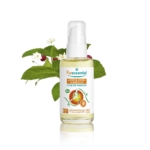 Un flacon d'huile de massage Puressentiel pour les articulations et les muscles, contenant un liquide transparent. L'étiquette est blanche et orange. Derrière le flacon, un arrangement de feuilles vertes et de petites fleurs blanches. Dakar
