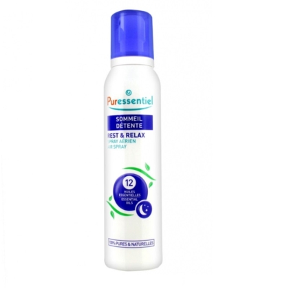 Un flacon blanc de PURESSENTIEL Spray Sommeil Détente aux 12 Huiles Essentielles 200 ml avec un bouchon bleu met en valeur des feuilles et un croissant de lune sur son étiquette, mettant en valeur « 12 huiles essentielles » et « 100% pur et naturel », complétant parfaitement le PURESSENTIEL Détente Sommeil Bio 30 Capsules pour une relaxation holistique. Dakar
